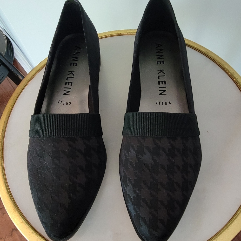 Anne Klein Robbie Black stretch dress flats. Size 10